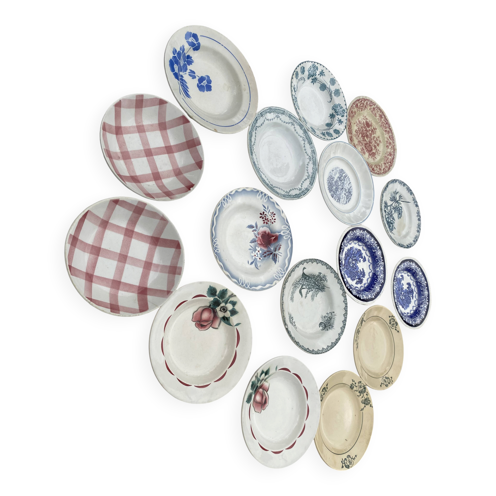 Set of 15 vintage soup plates - Varied earthenware - Vintage charm