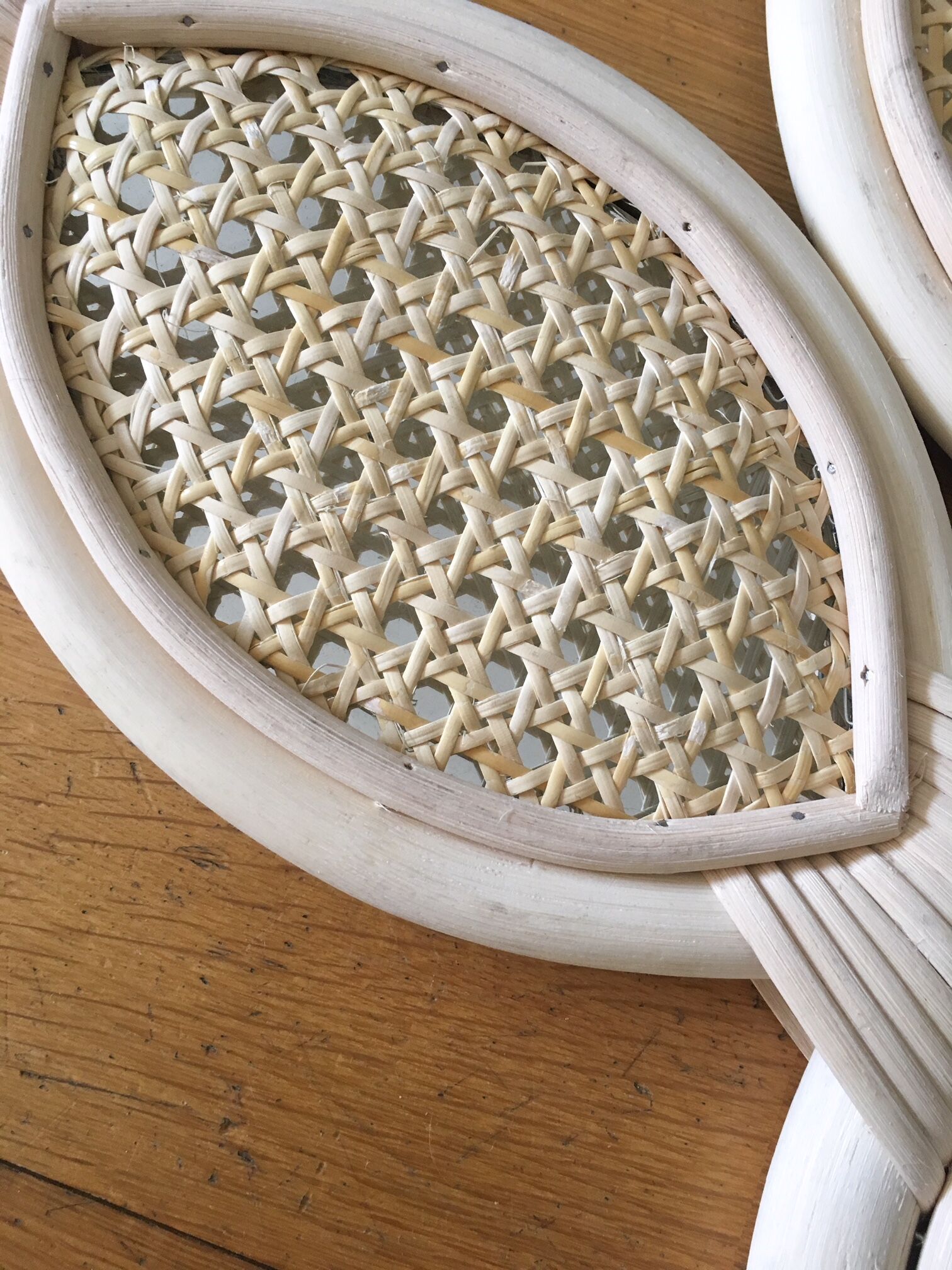 Rabbit mirror in rotin 29x46cm