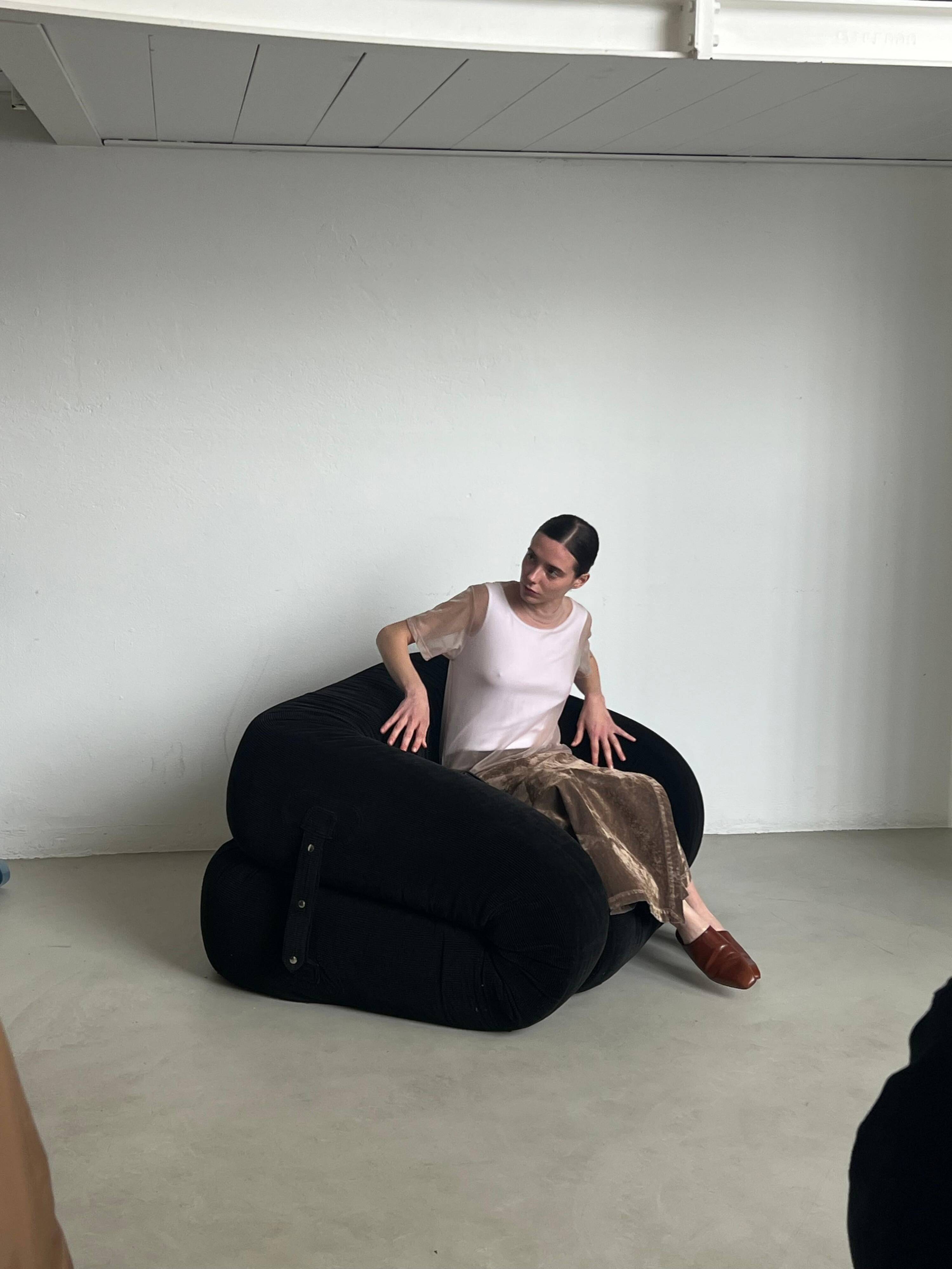 Collectible Anfibio Sofa Bed, black velvet lounge chair, Italian Space Age