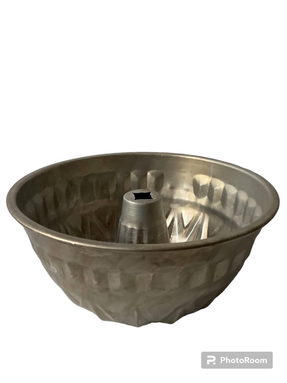 Old brioche mold (kouglof)