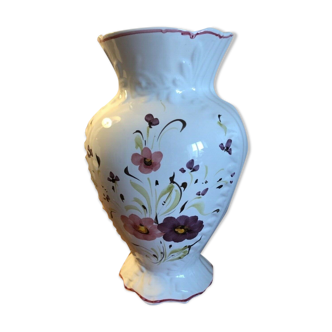 Round vase in earthenware decoration flowers
