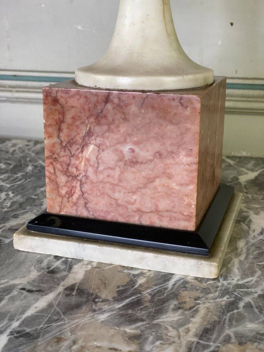 Marble bowl in the antique style, 19th century.