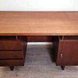 beautiful Scandinavian center desk in teak with a beautiful original patina circa 1960