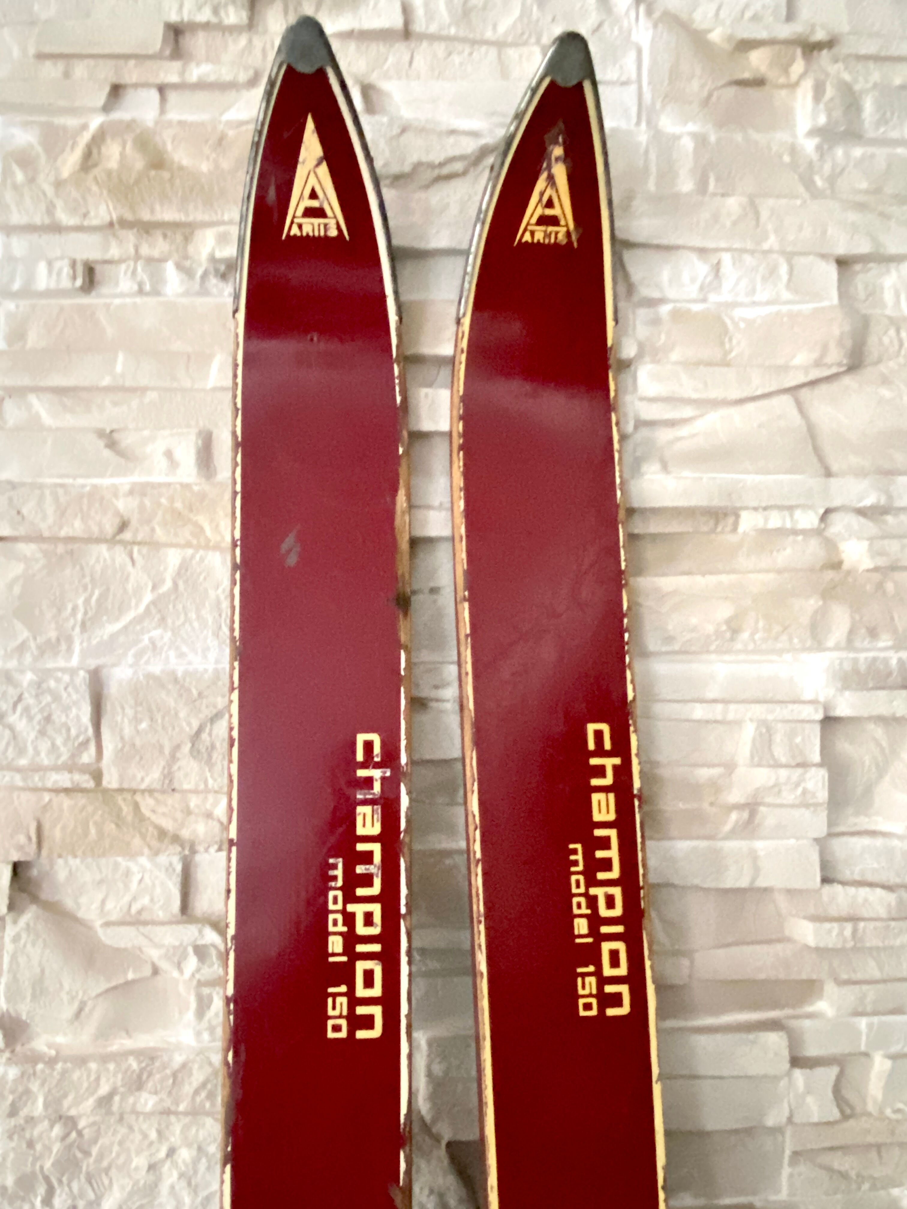 Paire de ski vintage en bois