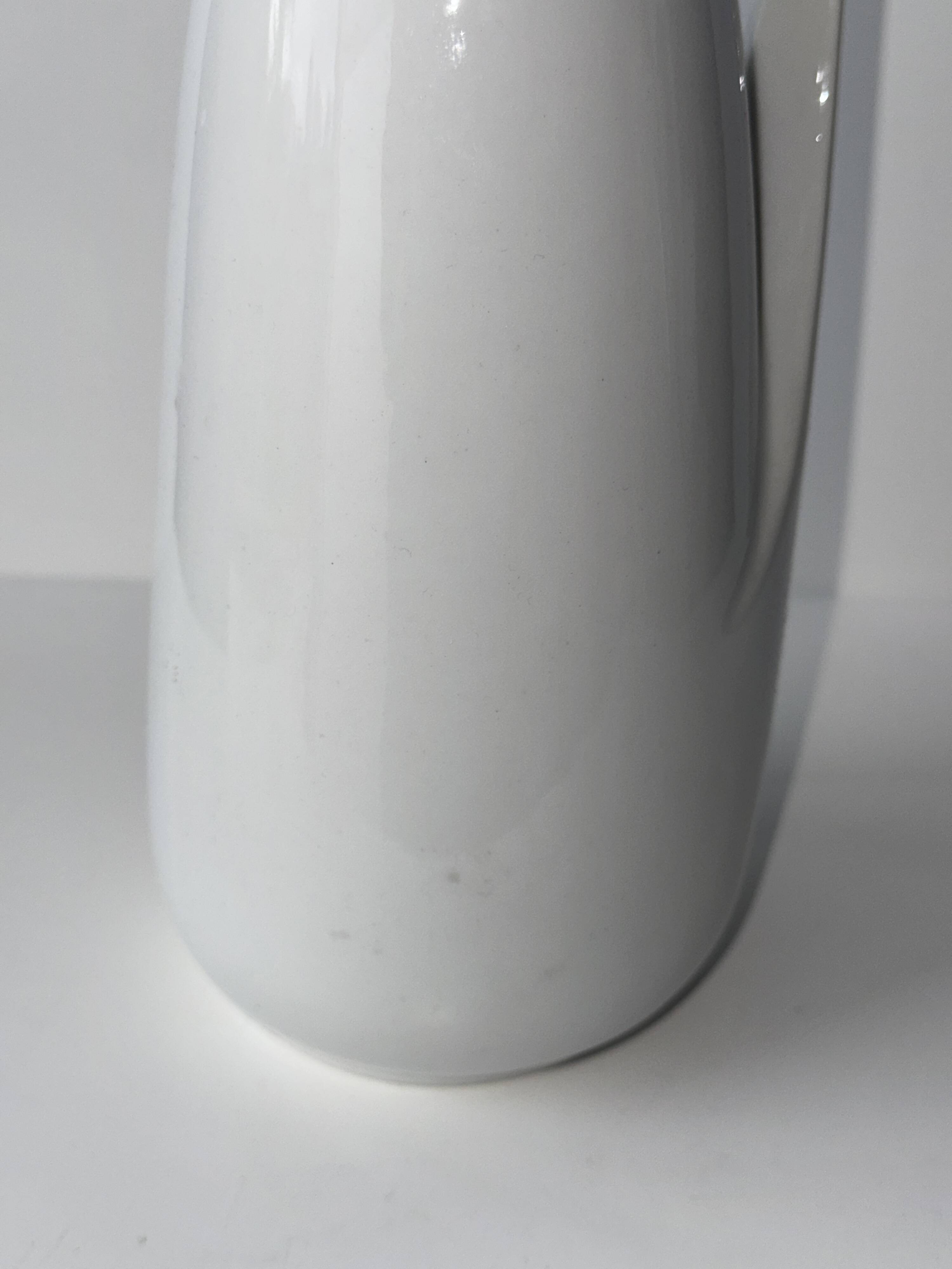 White porcelain ewer H26