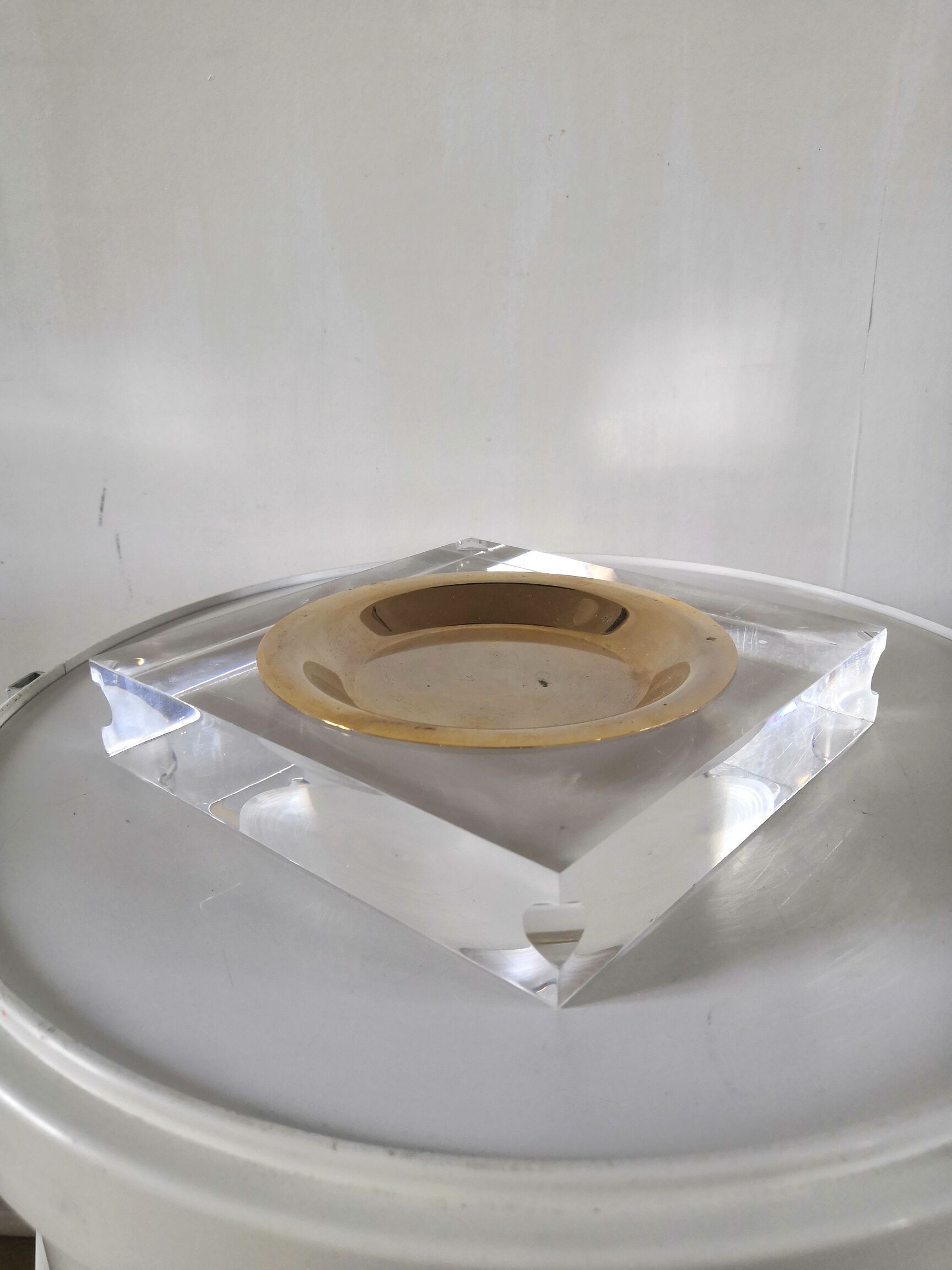 Empty cup pocket Plexiglas ashtray lucite design 70s