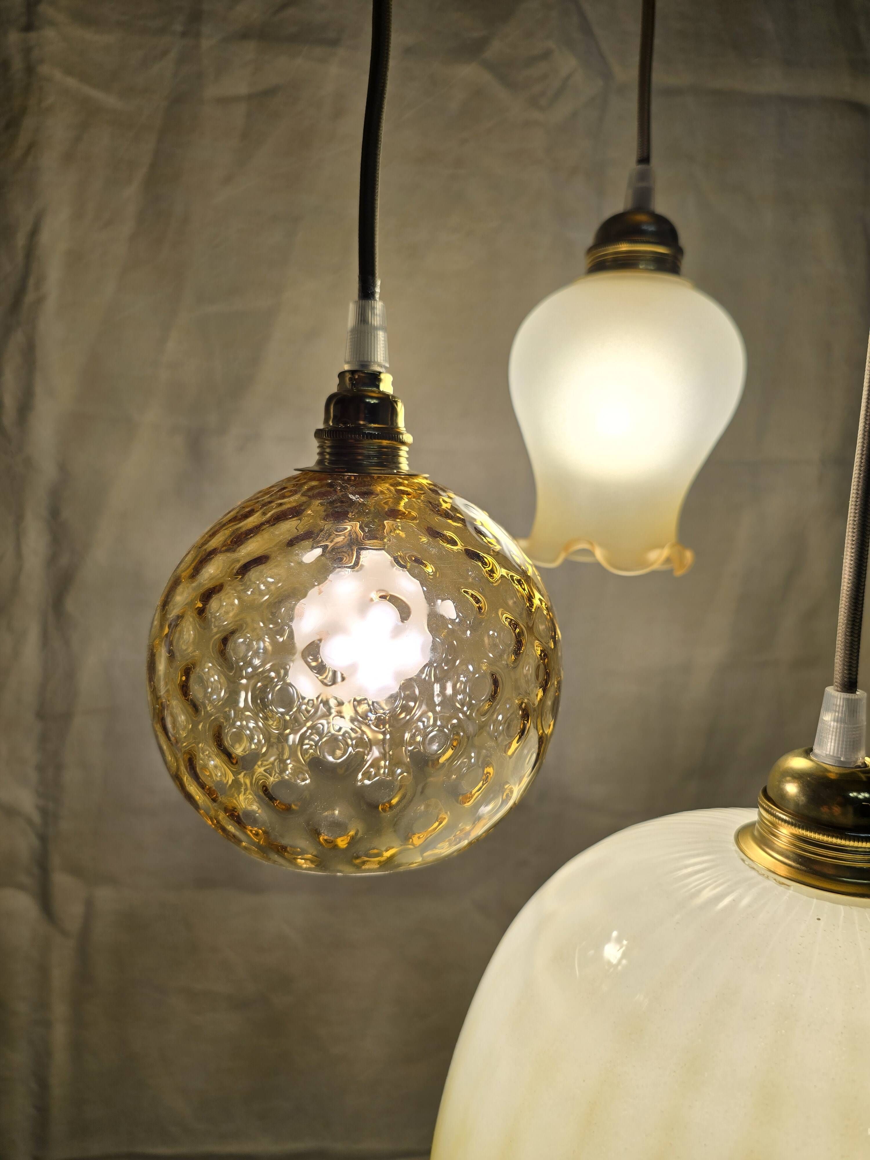 Suspension triple opaline with engraved and frosted glass in shades of yellow-orange.