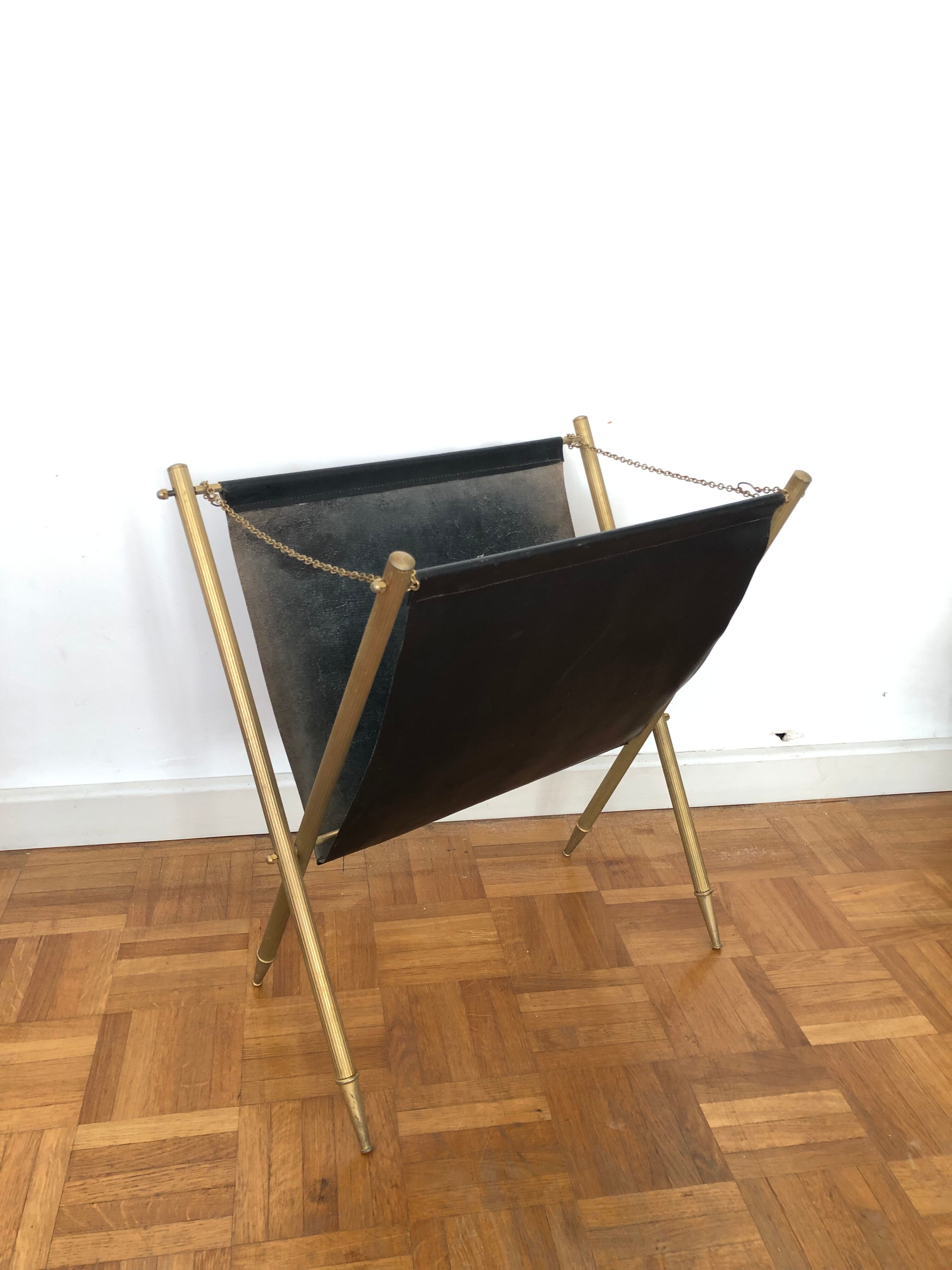 Porte revues vintage cuir et métal doré