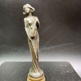 Bronze seal sculpted violinist