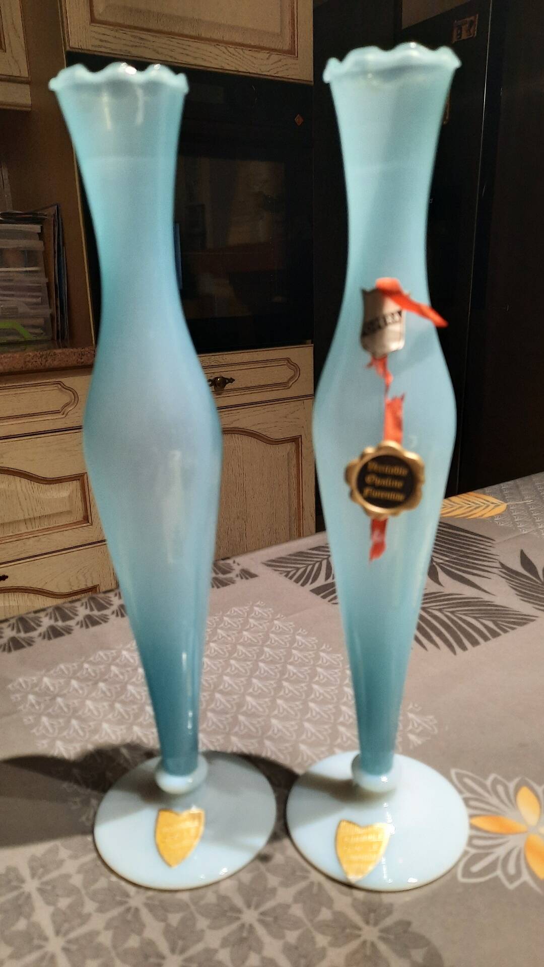Paires de vases anciens en opaline