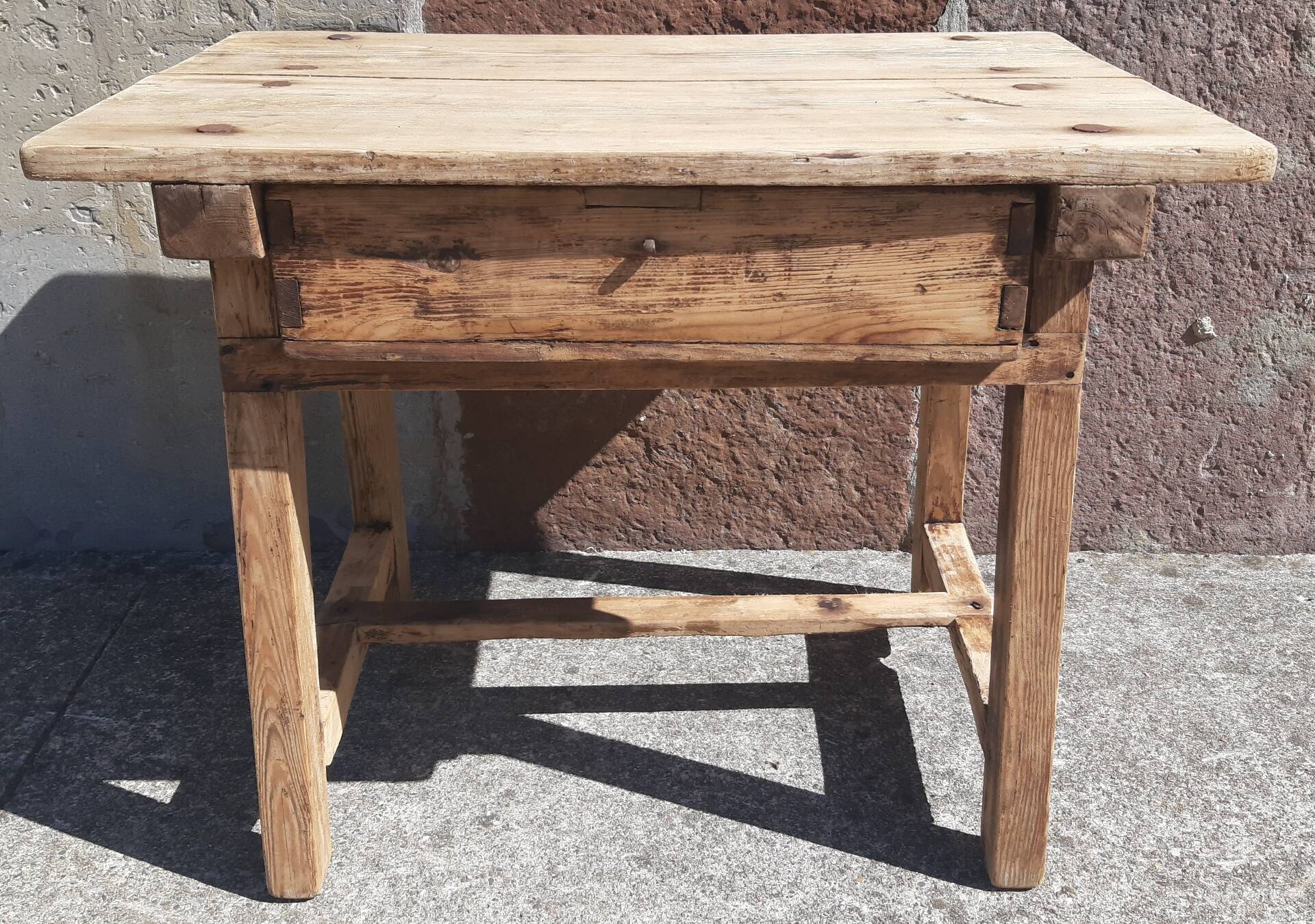 Table basse ou d' appoint. (18ème siècle)