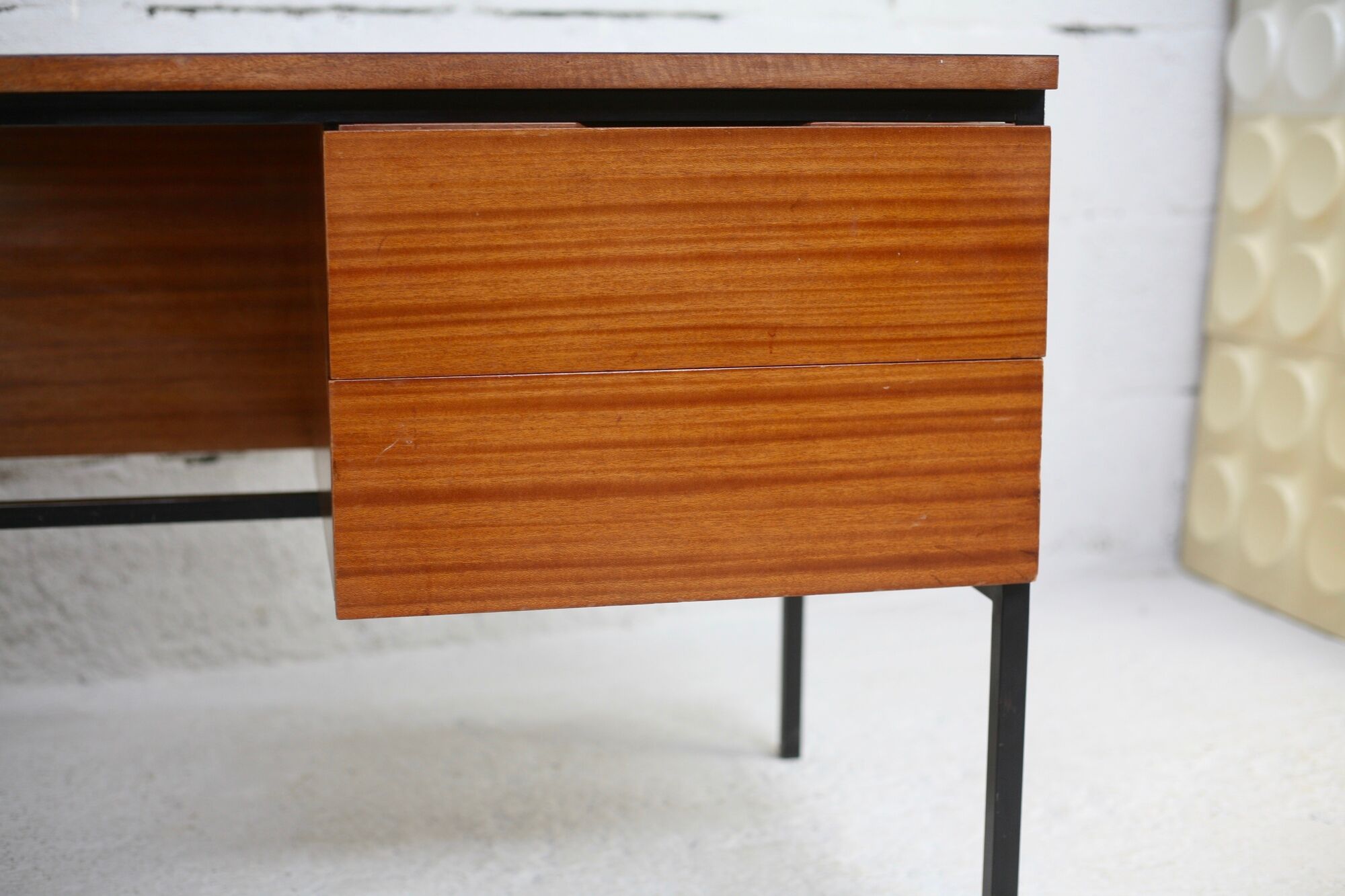 Desk 620 by Pierre guariche, Huchers Minvielle, France, circa 1955