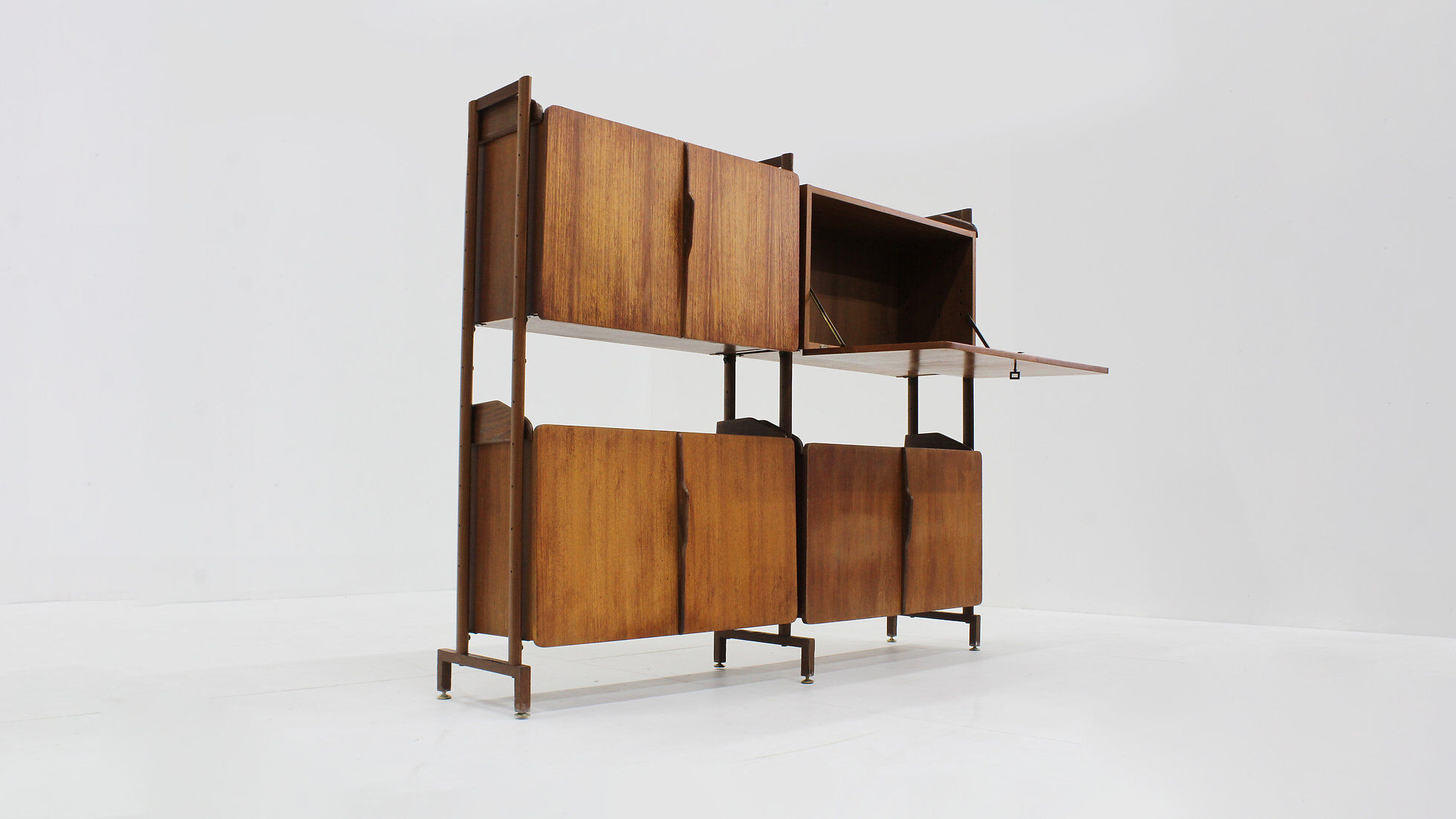 Vintage Italian mid-century bookcase wall cabinet from the 1960s, Italy.