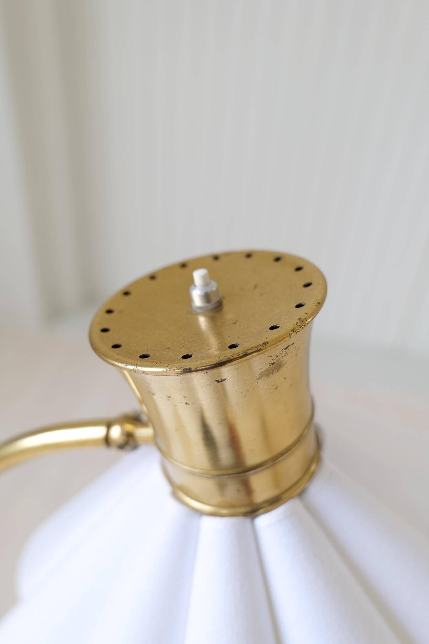 Curved mid-century floor lamp in brass and stone