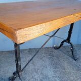 Bistro table with brutalist plane tree top for 4 people.