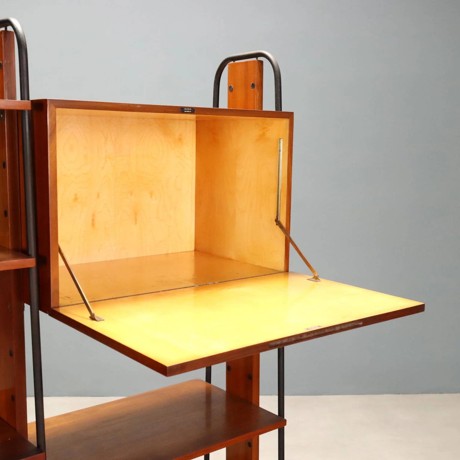 Bibliothèque vintage des années 1960