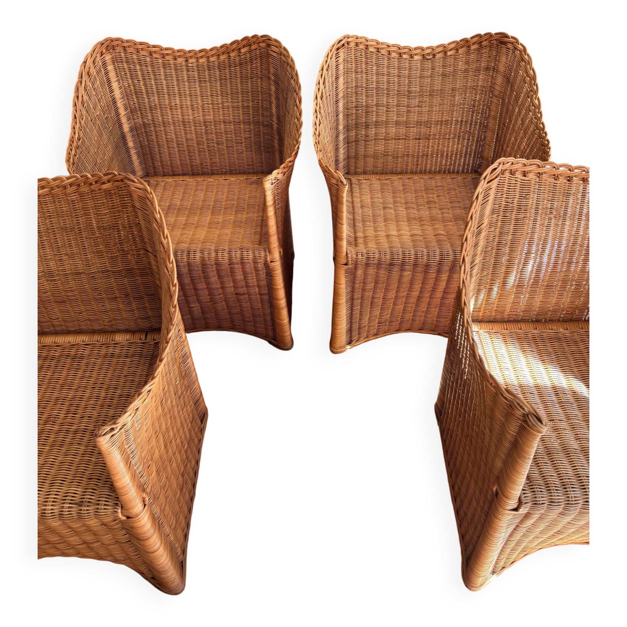 4 chaises modernistes en rotin