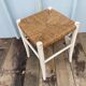 Tabouret Ancien en Bois Blanc + Assise Paille Tressée Vintage