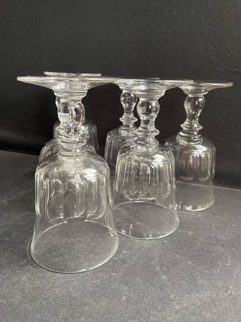 6 White wine glasses – Cut crystal