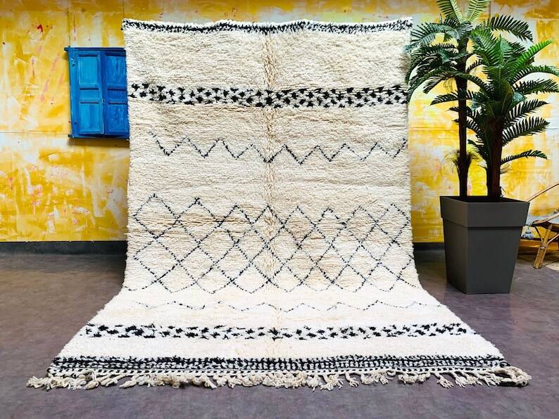 Traditional Moroccan Berber rug handmade size 150 x 250 cm