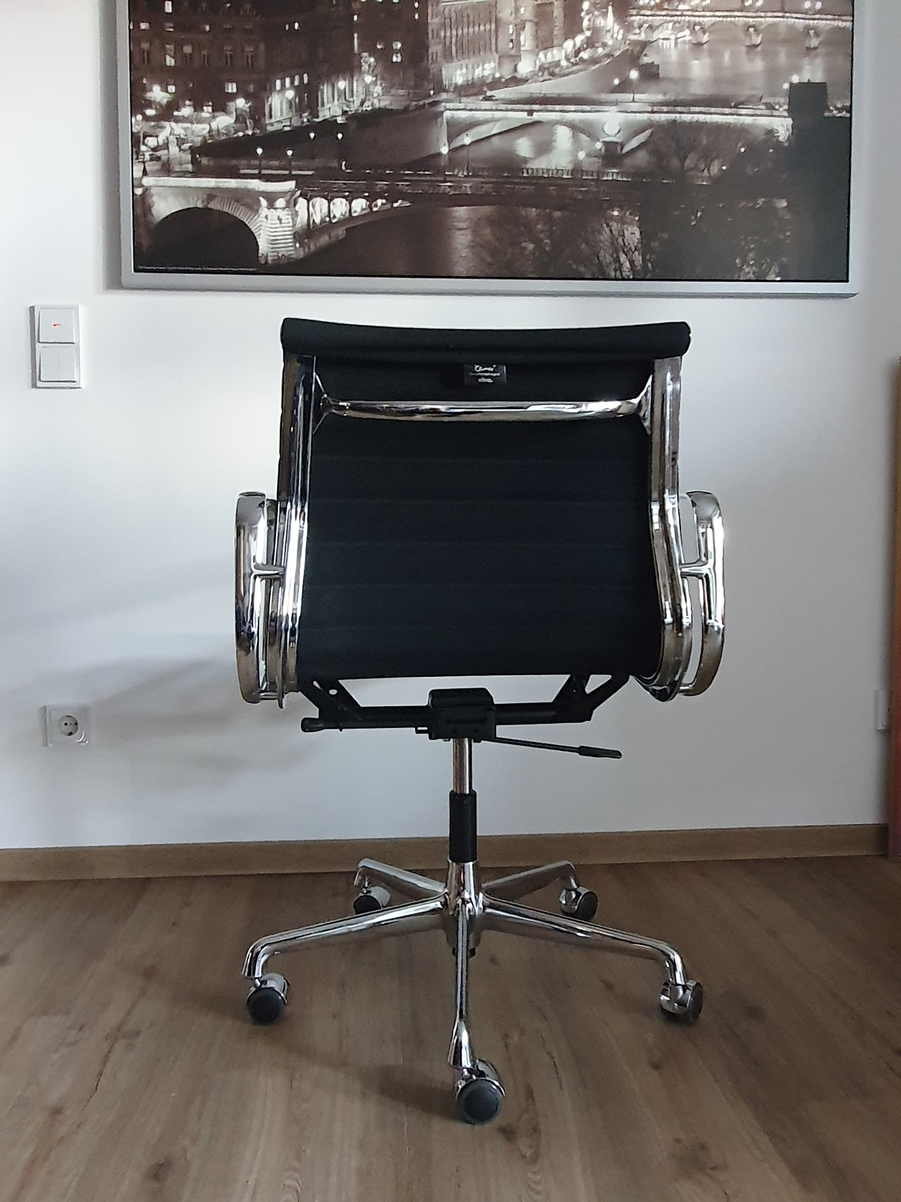 EA 117 Office chairs by Charles & Ray Eames for Vitra