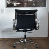 EA 117 Office chairs by Charles & Ray Eames for Vitra