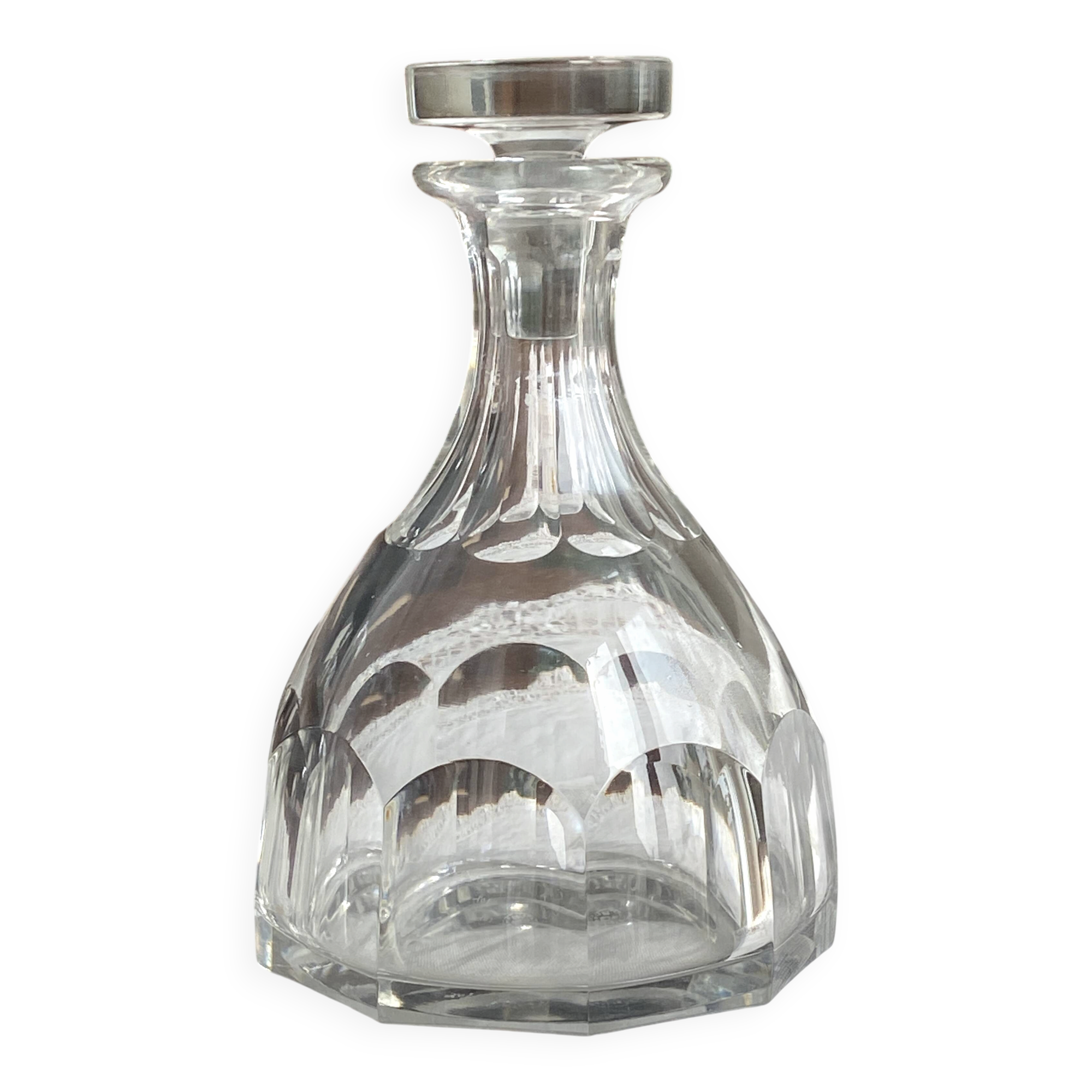 Cut glass liqueur carafe with flat sides, signed Baccarat.