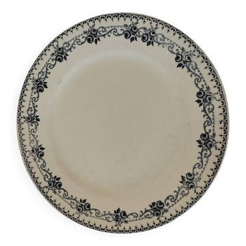 Plate from the H. Boulenger & Cie Choisy-le-Roi Parmentier model