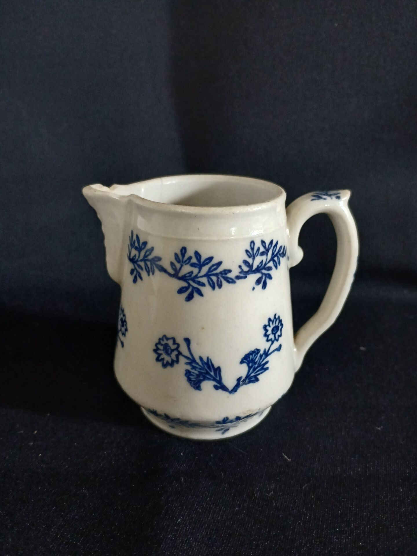 Small jug/milk pot in steel clay