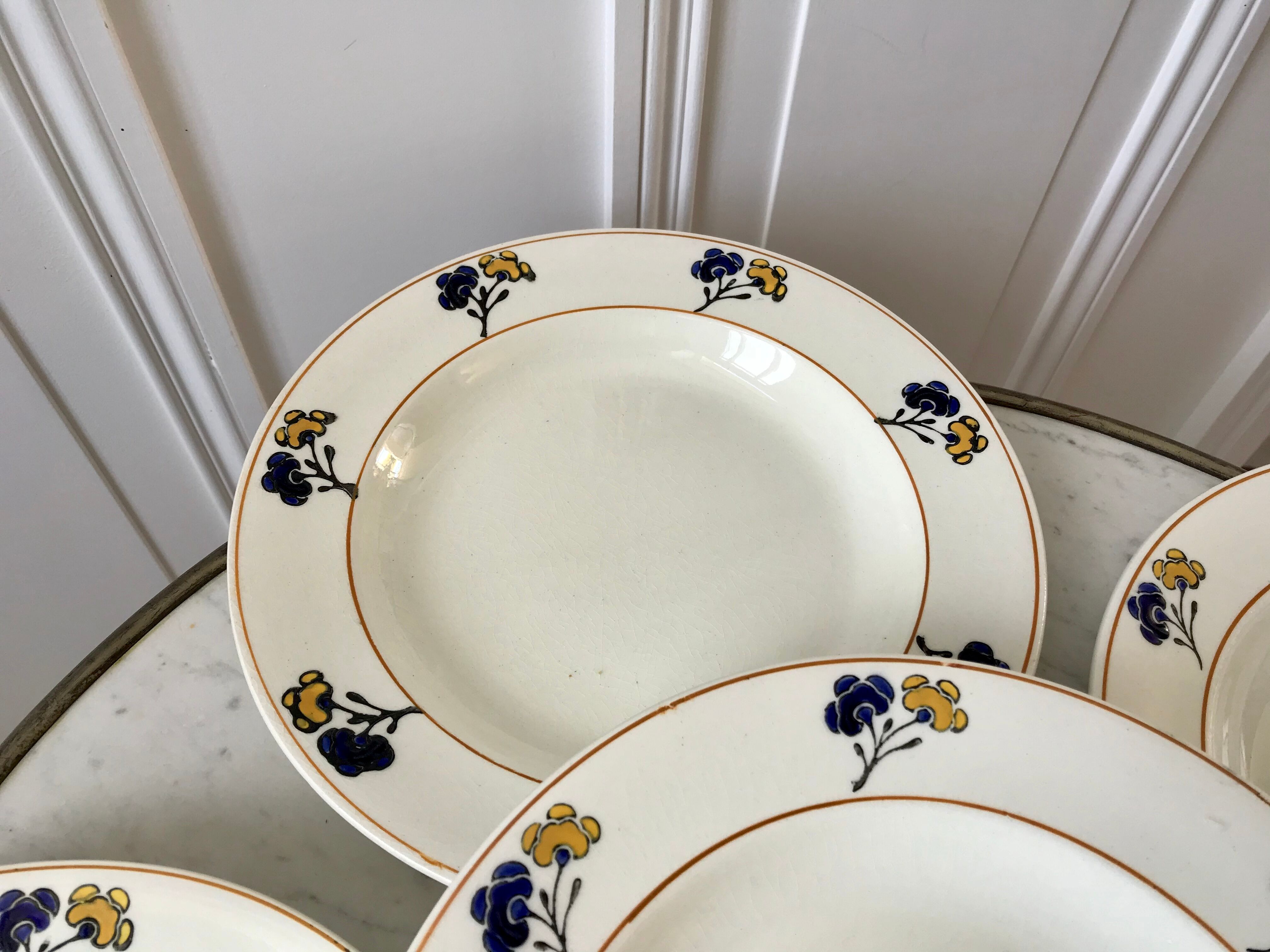 Set of 5 hollow plates Iron Earth model "Romeo" early XXth