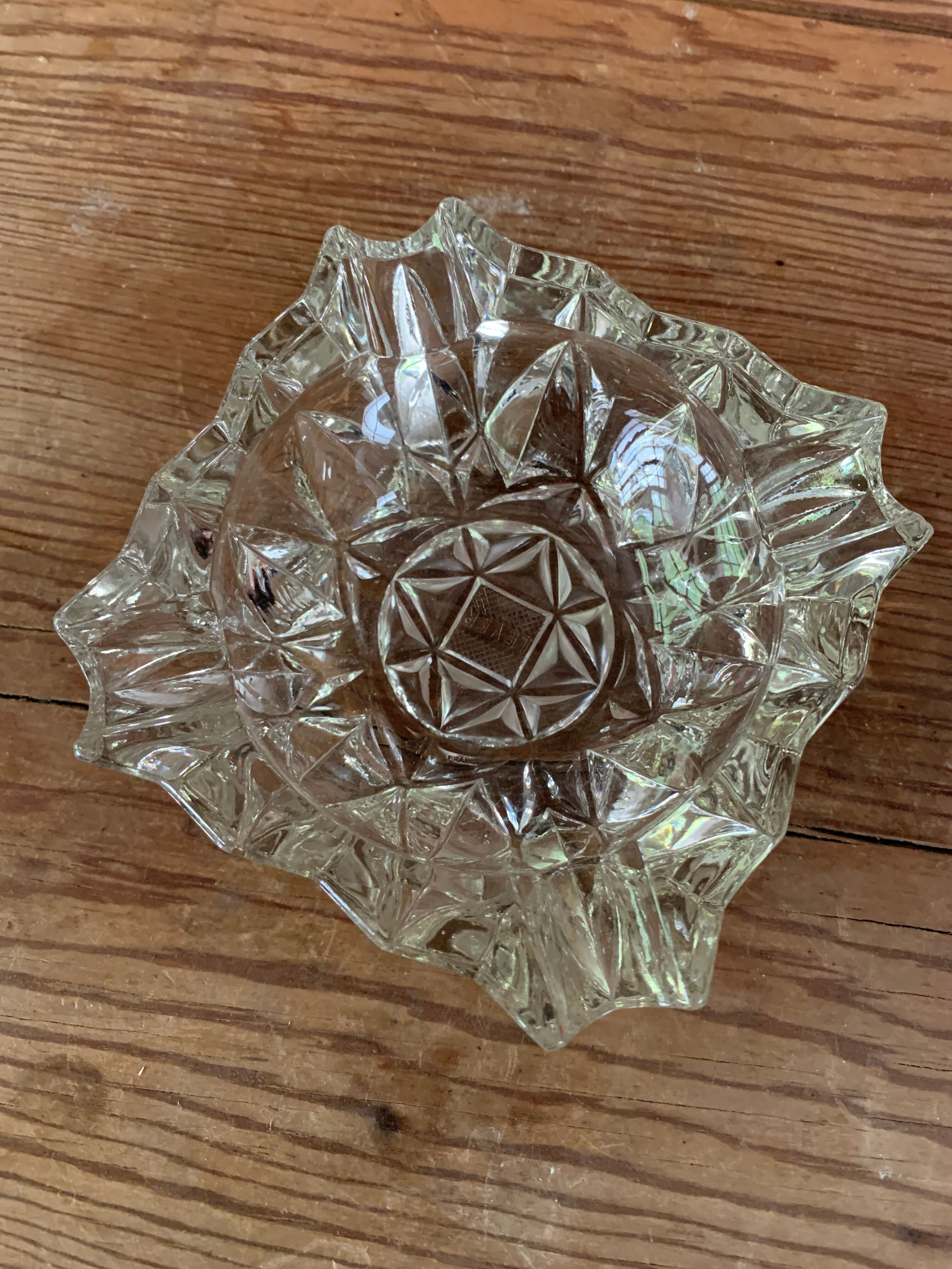 Lift Ashtray
