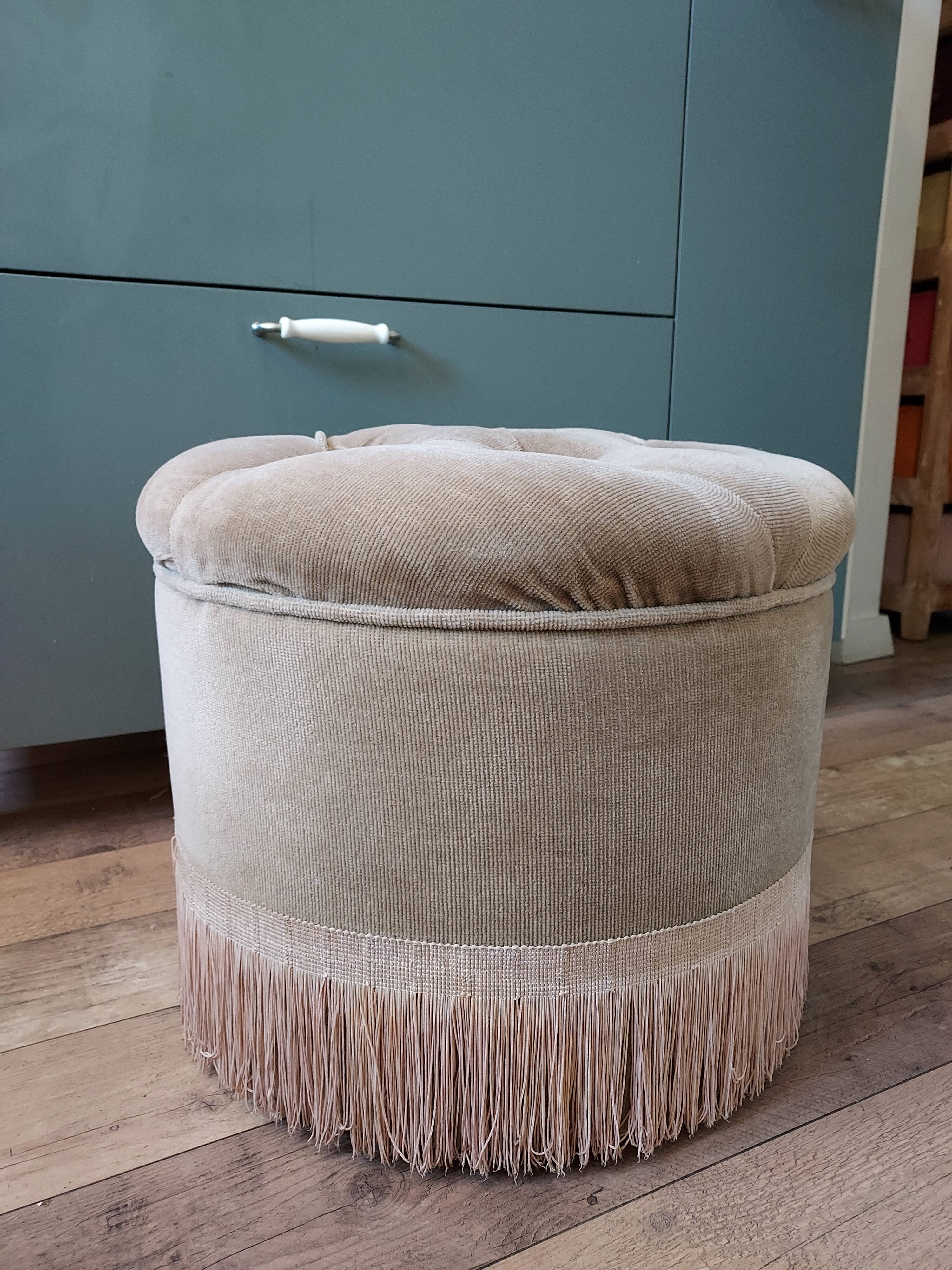Pouf velours et franges
