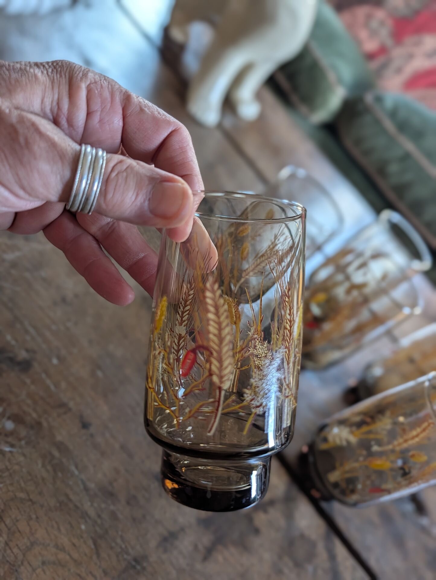 6 verres ambrés décor champêtre, années 1970