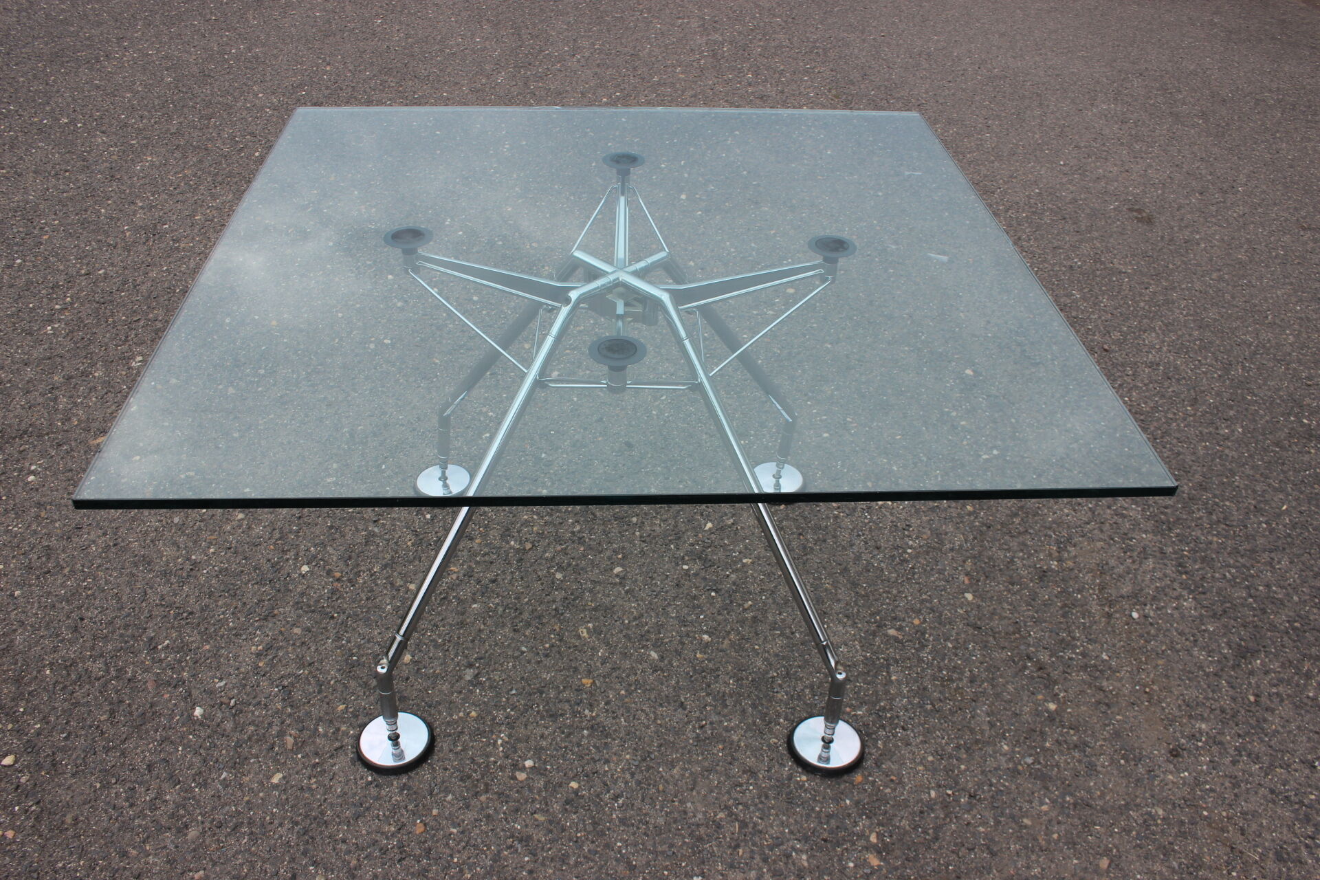 1970s Norman Foster Nomos glass table for Tecno Italy