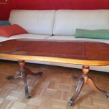 Table basse de style anglais en if pied à réparer avec plaque de verre de protection