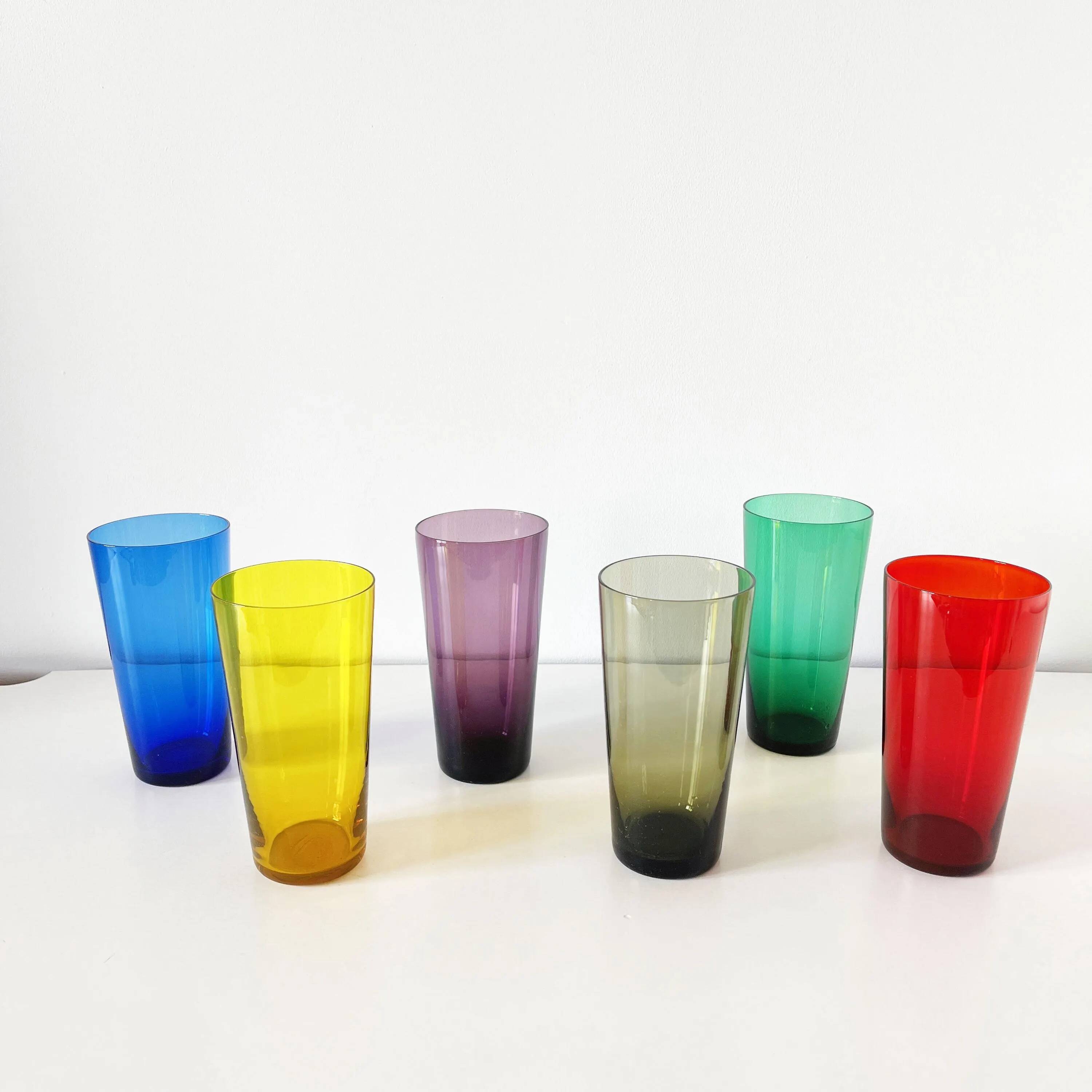 Lot de 6 verres colorés en verre soufflé 1960