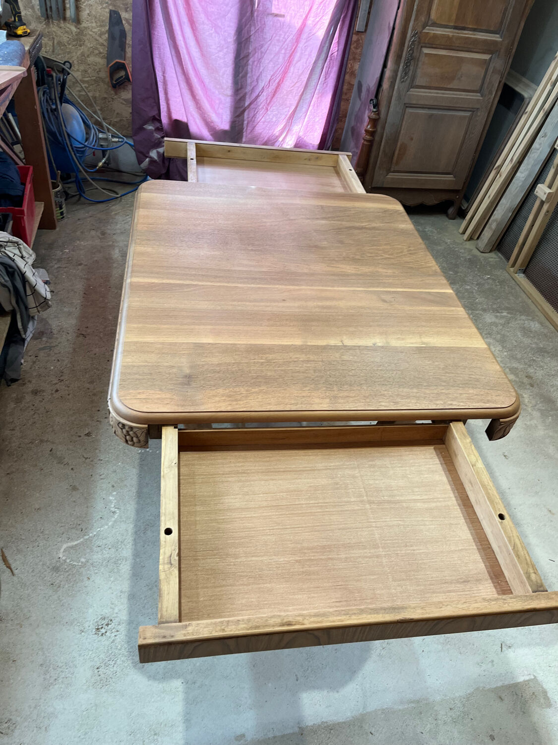 Art Deco table with extensions.