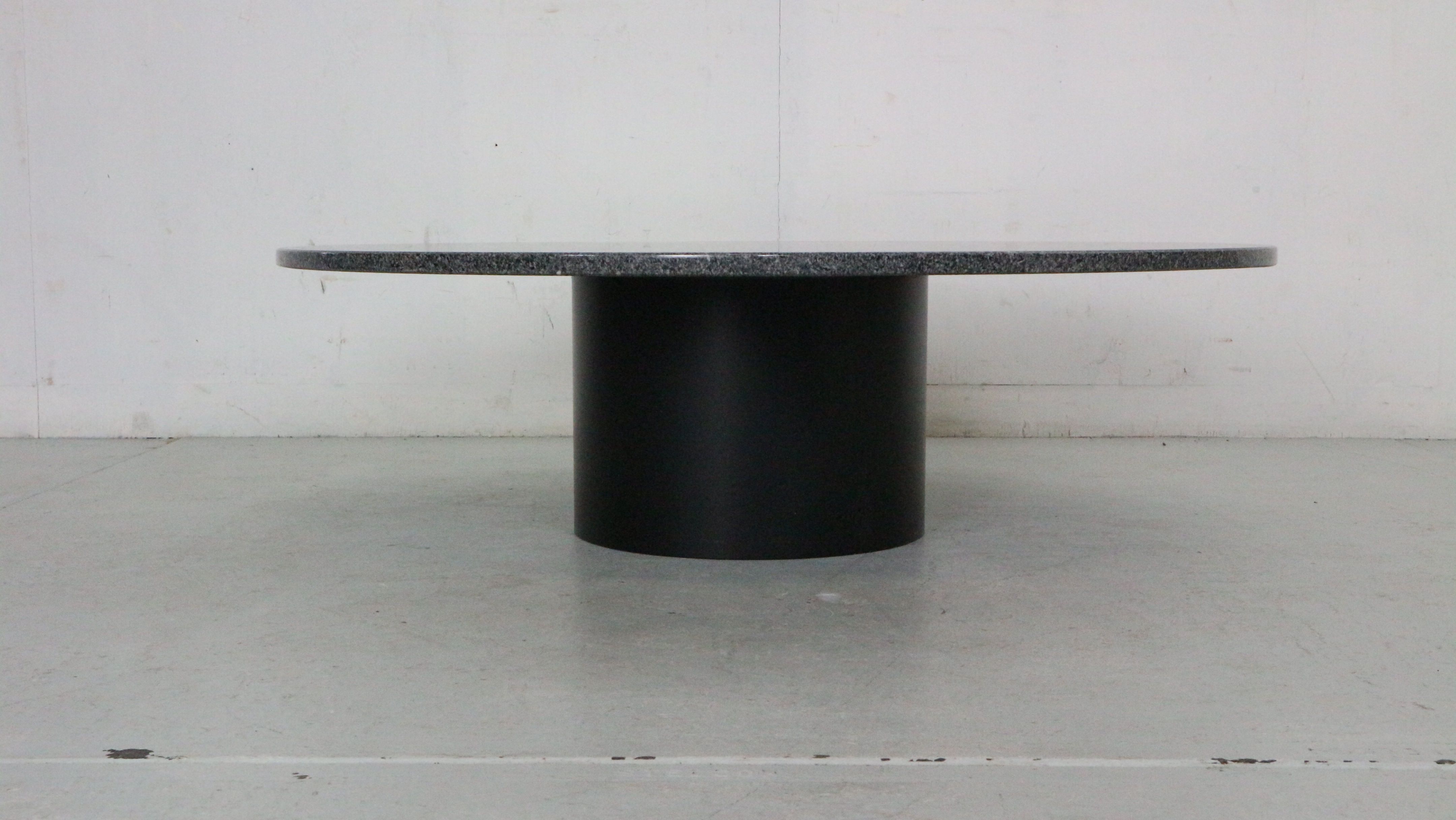 Mid-century  granite stone round coffee table, 1970's italy