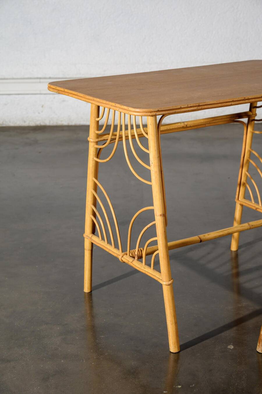 Wood and rattan desk and its seat