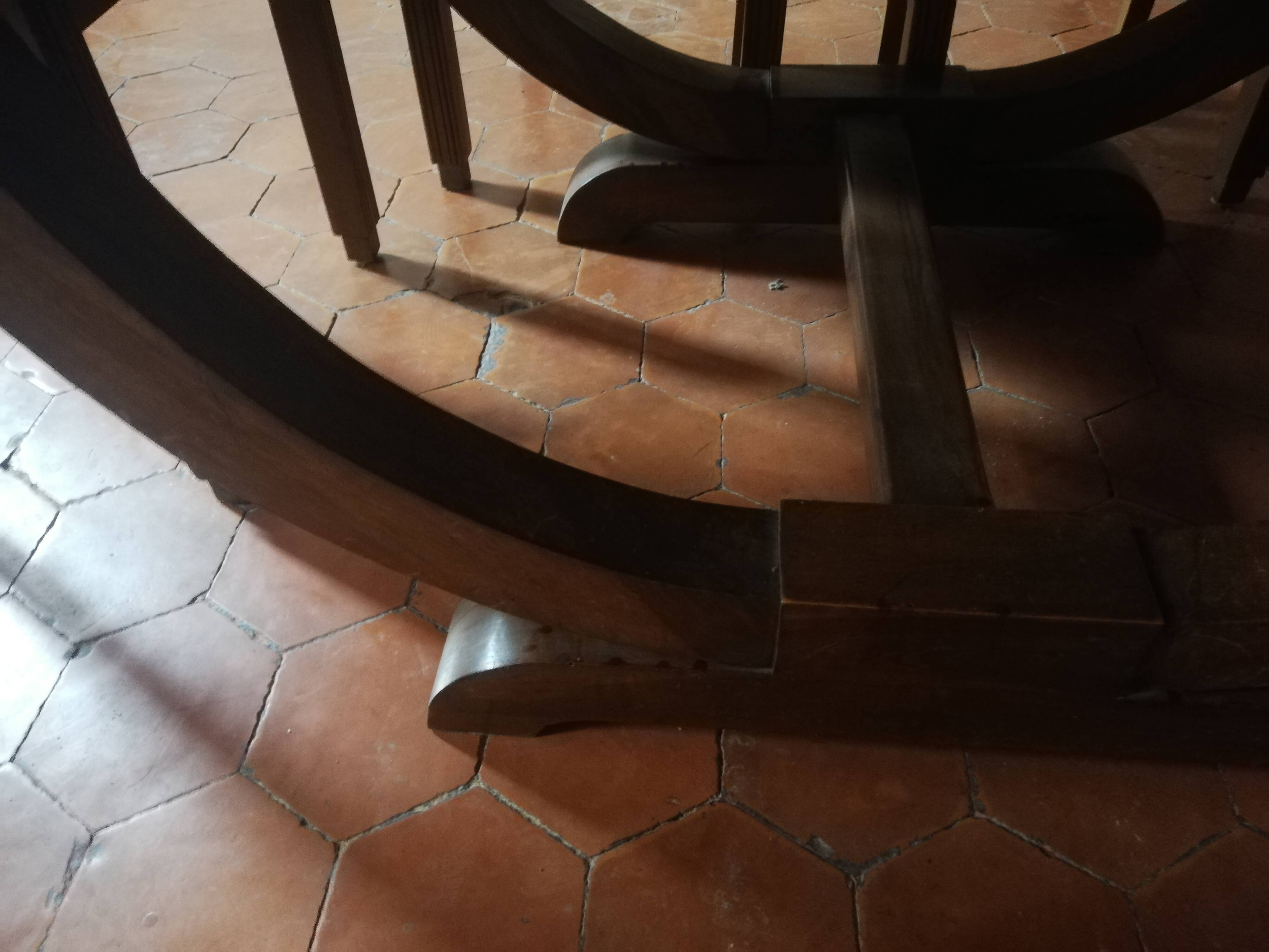 Art deco style dining room table and 6 chairs