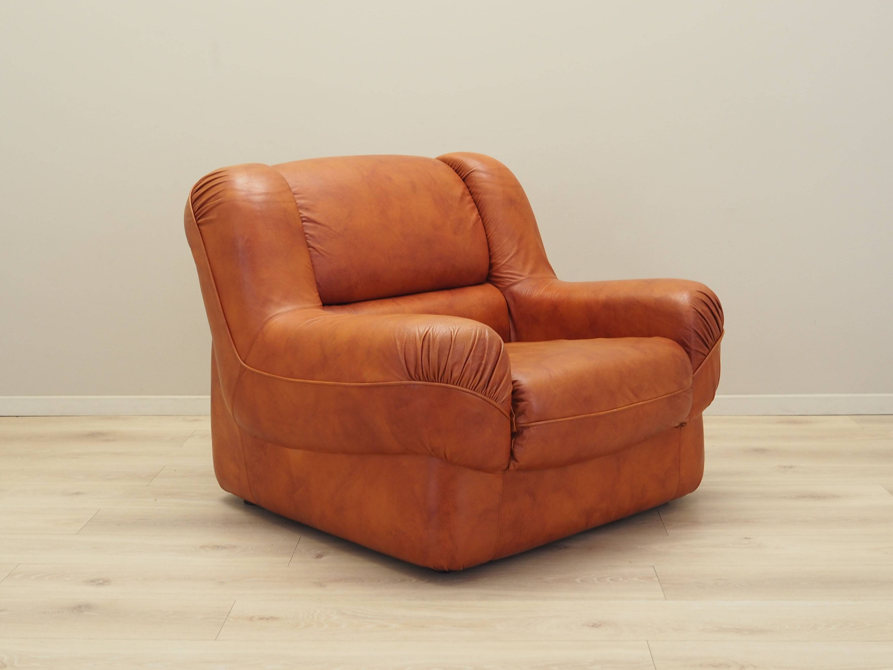 Fauteuil orange, design italien, années 1970, fabricant : Mimo Padova