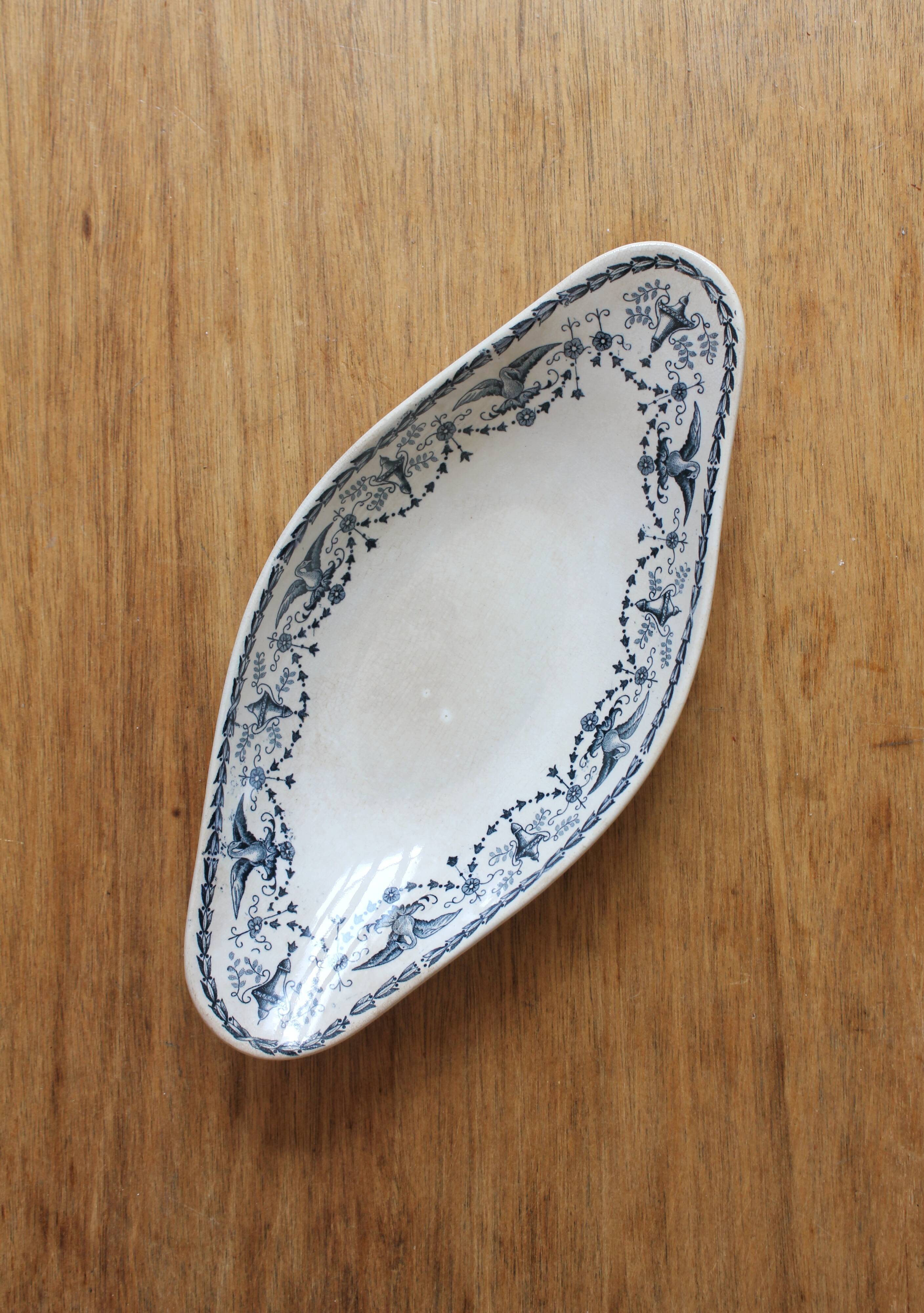 Flat dish in ironstone model "Primerose" Badonviller