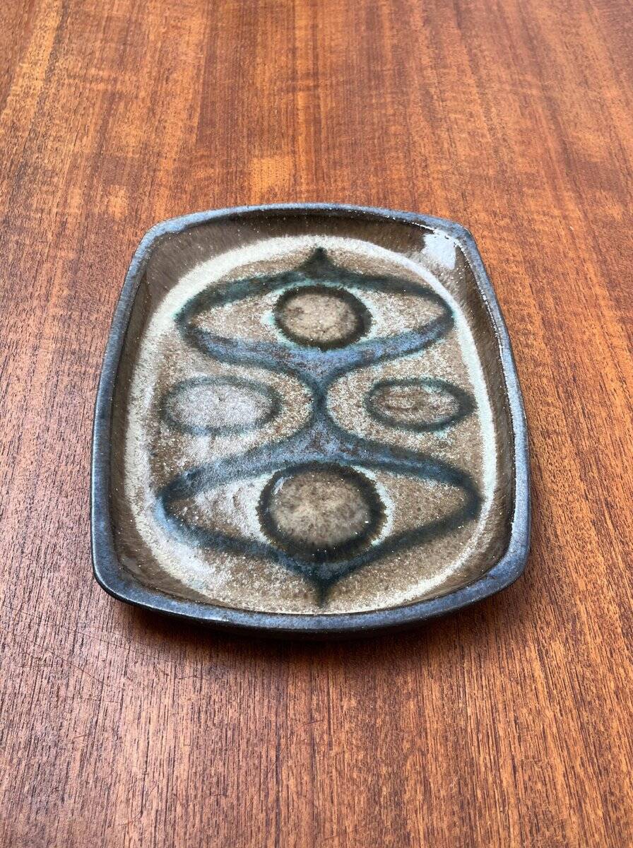 Danish studio pottery bowl in mid-century style by Kerrn Jespersen Lyngby, 1960s.