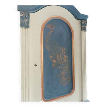 Armoire de cuisine antique en bois peint blanc et bleu, décor peint à la main, fin XIXe