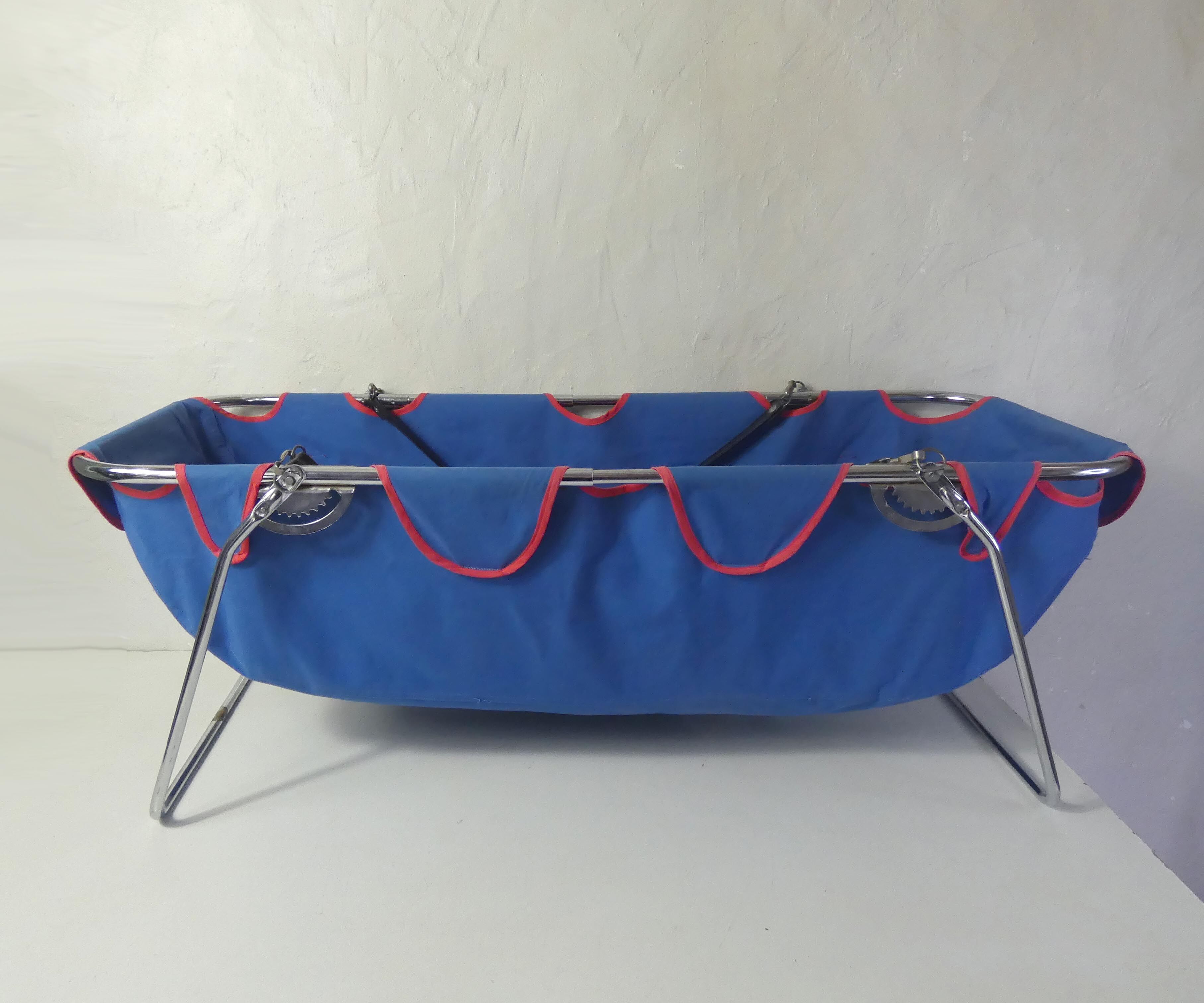 Folding travel cuffin