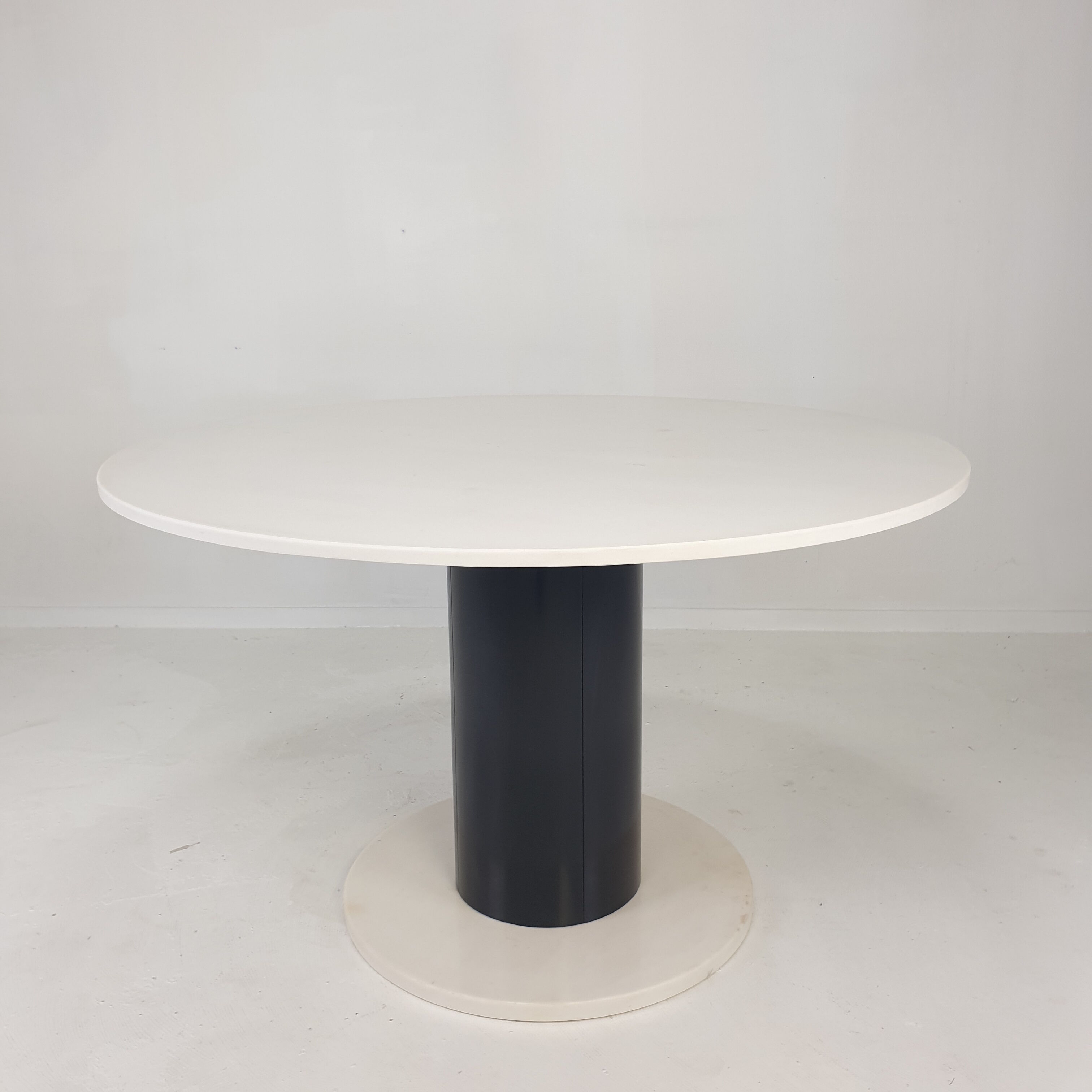 Round marble dining table, 1980's