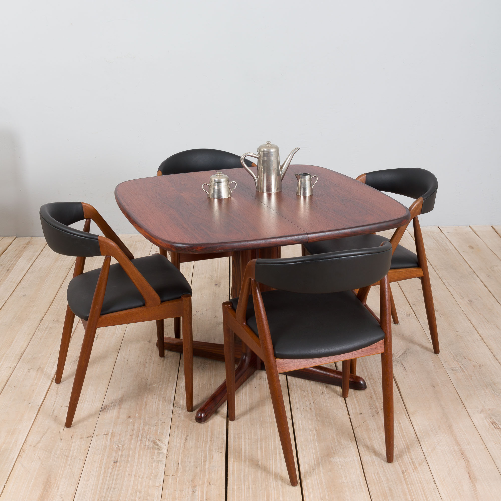 Skovby rosewood extendable table with 2 leaves, Denmark 1970s