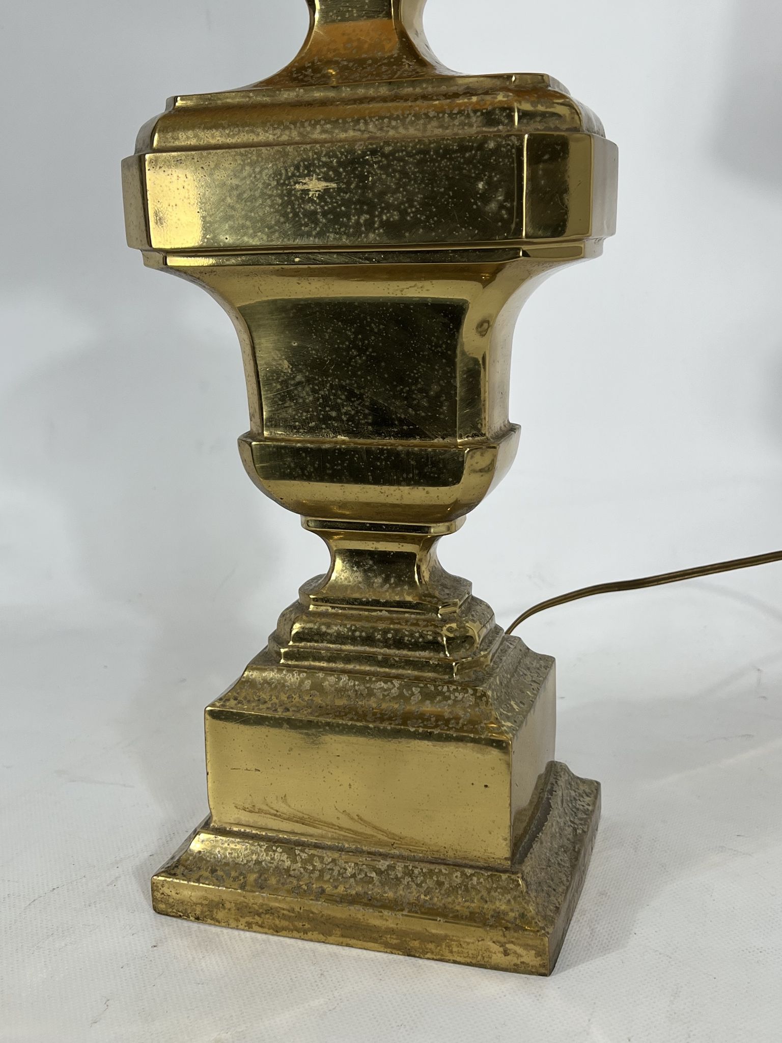 Lampe de table italienne en laiton massif des années 50
