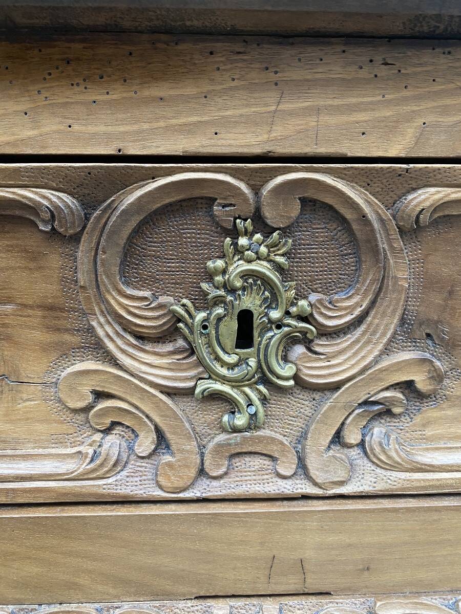 18th century bombé commode