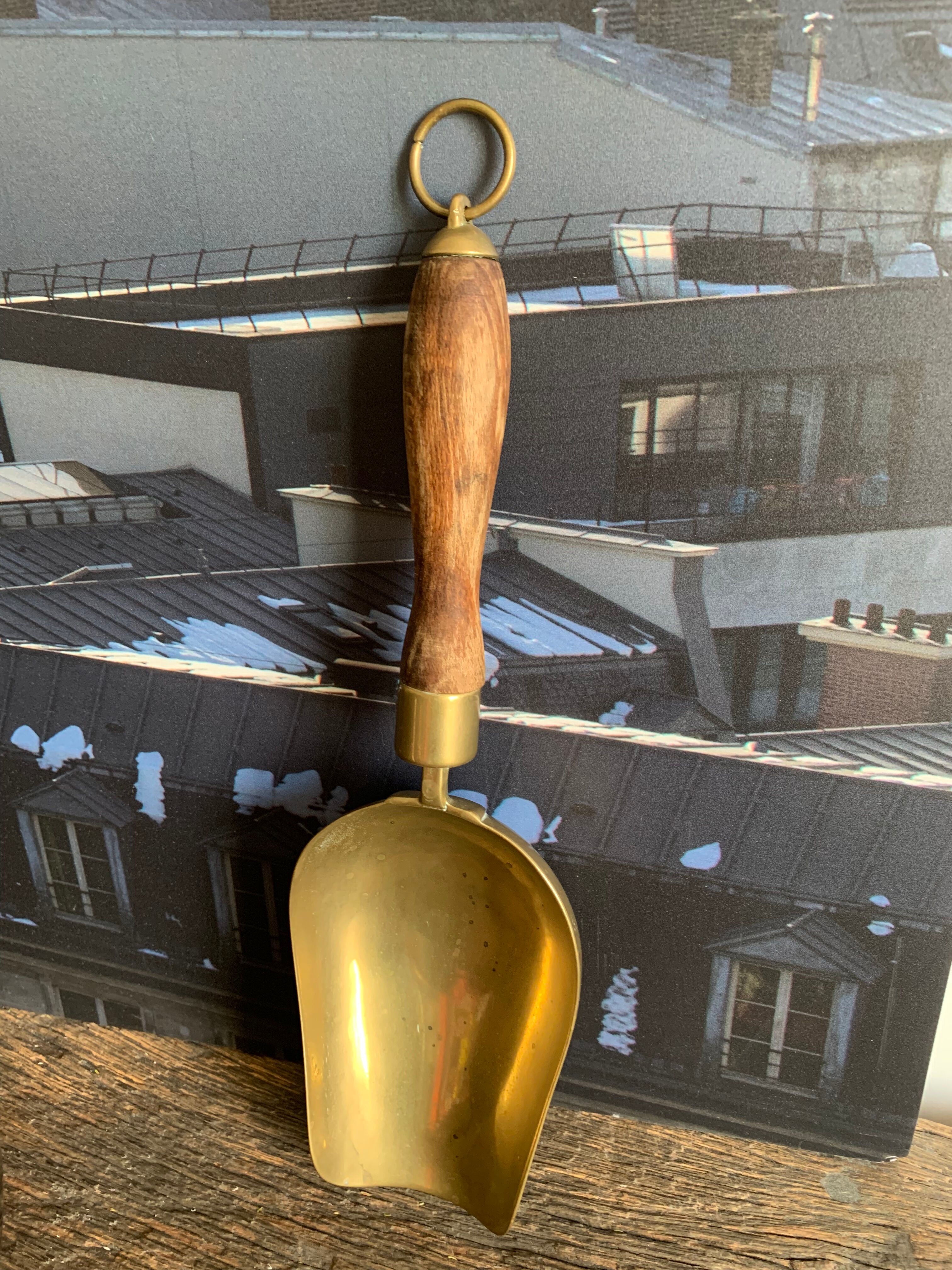 Vintage brass shovel & its pretty solid wood handle - In its juice!